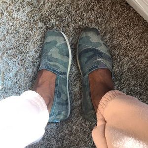 Camouflage Toms